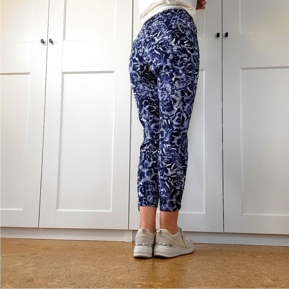 Athleta Ariel Aspire Printed Pant Jogger Blue Floral Lightweight stretch Size 10 - Picture 4 of 16